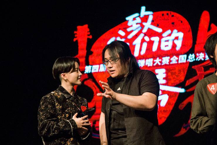 第四屆“狗萬吉他女聲彈唱大賽”總冠軍出爐<br />溫格奪冠，董冬冬擔任評委
